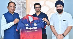 छत्तीसगढ़ में आईपीएल की तैयारी: मुख्यमंत्री विष्णु देव साय को आरसीबी का जर्सी भेंट…..