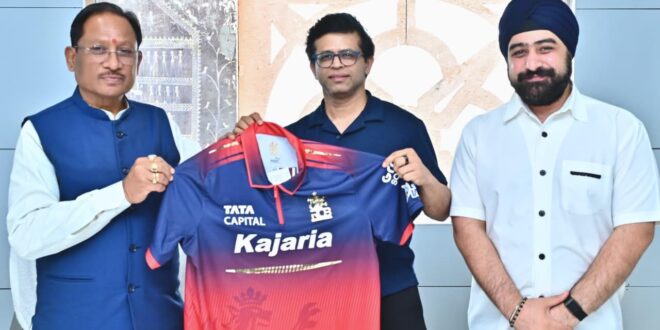 छत्तीसगढ़ में आईपीएल की तैयारी: मुख्यमंत्री विष्णु देव साय को आरसीबी का जर्सी भेंट…..