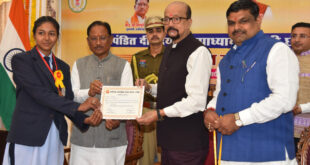 राज्यपाल रमेन डेका एवं मुख्यमंत्री विष्णुदेव साय ने 10वीं और 12वीं परीक्षा के मेधावी विद्यार्थियों को किया सम्मानित….