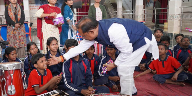 मुख्यमंत्री साय ने दिव्यांग बच्चों से की मुलाकात: नारायणपुर के परीयना दिव्यांग आवासीय विद्यालय को बस देने की घोषणा….