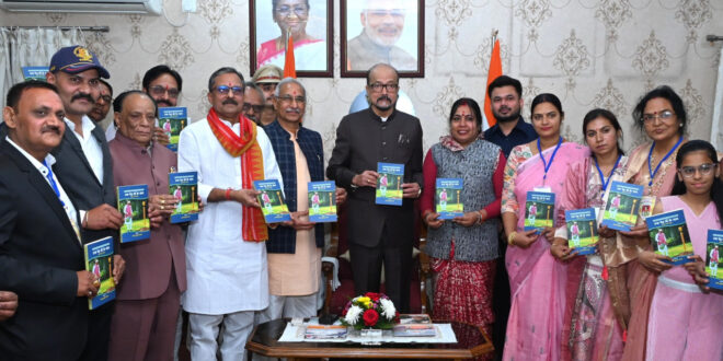 राज्यपाल डेका ने ‘एक पेड़ मां के नाम‘ काव्य संग्रह का किया विमोचन….