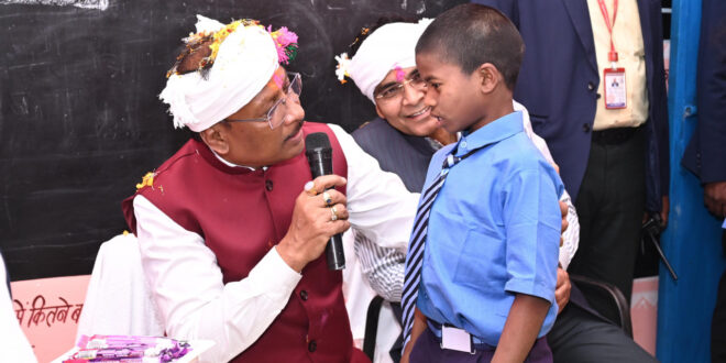 कुरुषनार में विद्यार्थियों की सुविधा के लिए बनेगा अतिरिक्त कक्ष: मुख्यमंत्री विष्णु देव साय बालक आश्रम के निरीक्षण के दौरान मौके पर ही दी स्वीकृति…..