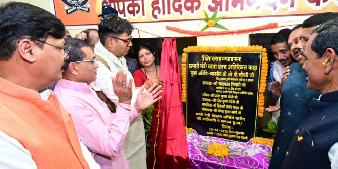 वित्त मंत्री ओ.पी. चौधरी शासकीय लक्ष्मणेश्वर स्नातकोत्तर महाविद्यालय खरौद के हीरक जयंती समारोह में हुए शामिल….