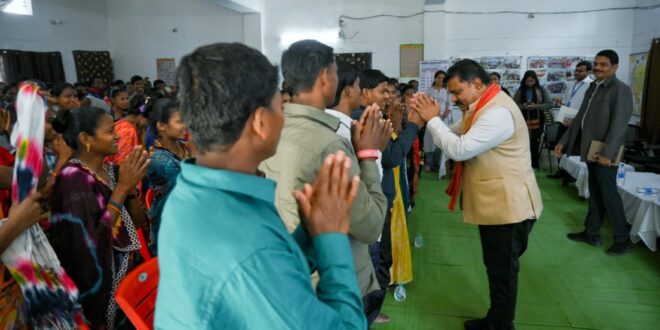 पुनर्वासित युवाओं के साथ उपमुख्यमंत्री विजय शर्मा ने किया आत्मीय संवाद, साथ बैठकर किया सुबह का नाश्ता….