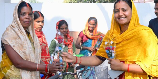 मंत्री लक्ष्मी राजवाड़े गांव–बस्ती चलो अभियान के तहत भटगांव विधानसभा के महावीरपुर और संजय नगर पहुँचीं…..