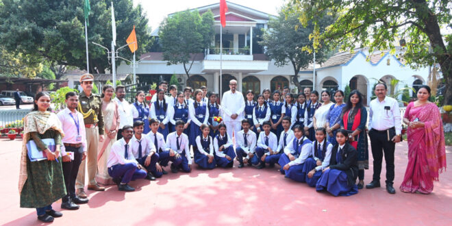 राज्यपाल रमेन डेका की पहल पर लोकभवन का विद्यार्थियों ने किया शैक्षणिक भ्रमण….