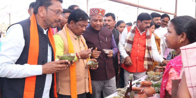 बस्तर पंडुम अंतर्गत बस्तर और बकावंड में लोक संस्कृति के महापर्व में मांदर की थाप पर थिरके कलाकार: वन मंत्री केदार कश्यप और सांसद महेश कश्यप की उपस्थिति ने बढ़ाया उत्साह….