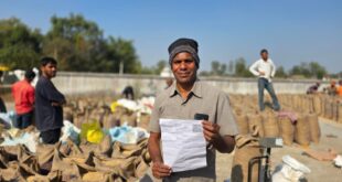 तकनीक ने बदली धान खरीदी व्यवस्था : छत्तीसगढ़ में किसान अब घर बैठे काट रहे टोकन, करजी के किसान उमाशंकर कुशवाहा बोले—नई व्यवस्था से सम्मान, भरोसा और सुविधा बढ़ी…..