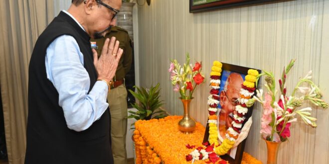 राज्यपाल रमेन डेका ने राष्ट्रपिता महात्मा गांधी को दी श्रद्धांजलि…..