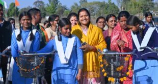 सरस्वती साइकिल योजना से बालिकाओं को मिला शिक्षा का संबल: मंत्री श्रीमती लक्ष्मी राजवाड़े ने छात्राओं को साइकिलें वितरित कीं….