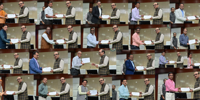 ई-ऑफिस में उत्कृष्ट कार्य करने वाले अधिकारी-कर्मचारियों को मुख्य सचिव ने किया सम्मानित….