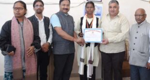 पर्यटन मंत्री राजेश अग्रवाल ने हैमर थ्रो में राज्य स्तर पर तृतीय स्थान प्राप्त करने वाली छात्रा सुधा सिंह को किया सम्मानित….