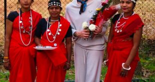 पर्यटन विशेषज्ञ सुश्री किर्सी ने ग्रामीण महिलाओं संग किया महुआ संग्रहण, बस्तर की जैव विविधता और लोकसंस्कृति से हुए अभिभूत….