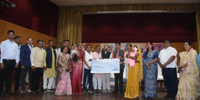 श्रम विभाग की कल्याणकारी योजनाओं का अधिक से अधिक लाभ लेने श्रमिक भाई -बहन बनें जागरूक- राजस्व मंत्री वर्मा….