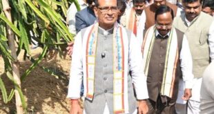 केन्द्रीय कृषि मंत्री शिवराज सिंह चौहान पहुंचे छत्तीसगढ़ के ग्राम गिरहोला एवं खपरी, खेत भ्रमण, पौधरोपण और किसानो से किया संवाद….