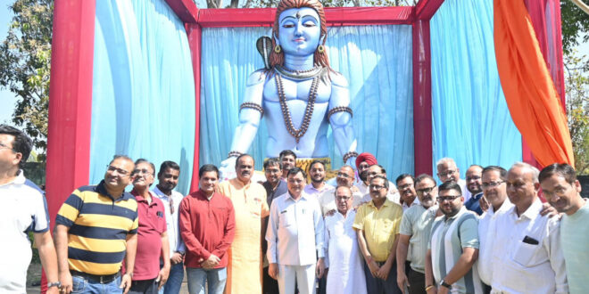 18 फीट ऊंचे शिव प्रतिमा का उद्योग मंत्री लखन लाल देवांगन ने पूजन अर्चना कर किया अनावरण, विभिन्न धार्मिक अनुष्ठानों में हुए सम्मिलित….