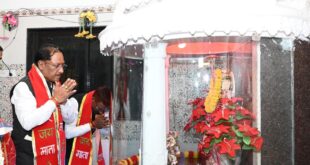 मुख्यमंत्री विष्णुदेव साय ने महालक्ष्मी मंदिर में की पूजा-अर्चना, प्रदेशवासियों की सुख-समृद्धि कामना की