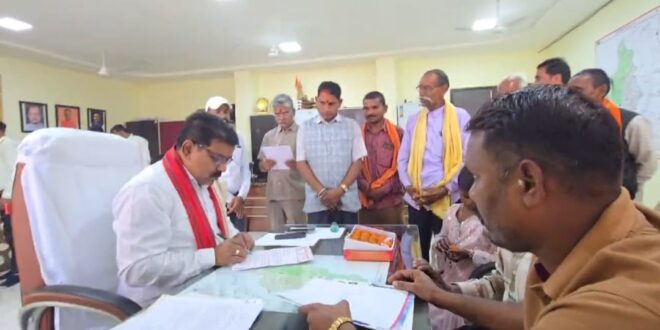 उपमुख्यमंत्री विजय शर्मा ने विधायक कार्यालय में लोगों से की मुलाकात….