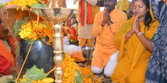 मंत्री श्रीमती लक्ष्मी राजवाड़े गृह ग्राम बीरपुर में नवनिर्मित शिव मंदिर की प्राण-प्रतिष्ठा में शामिल हुईं…..