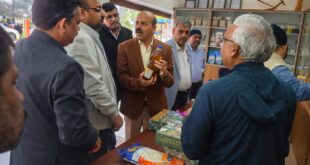 भारतीय कृषि अनुसंधान परिषद के महानिदेशक ने आईजीकेवी उत्पाद विक्रय काउंटर का किया अवलोकन….