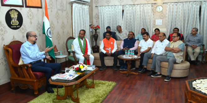 राज्यपाल रमेन डेका से छत्तीसगढ़ रेडक्रॉस सोसायटी की नवगठित प्रबंध समिति ने की सौजन्य भेंट….