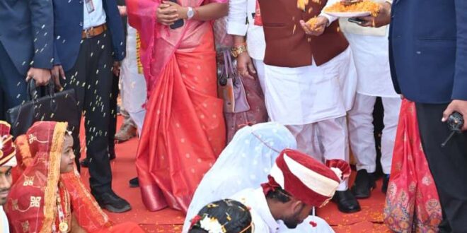 बौद्ध परंपराओं के साथ छह नवदंपत्तियों ने लिया जीवनभर साथ निभाने का संकल्प- मुख्यमंत्री कन्या विवाह में बौद्ध धर्म के जोड़ों को मिला मुख्यमंत्री विष्णु देव साय का आशीर्वाद…..