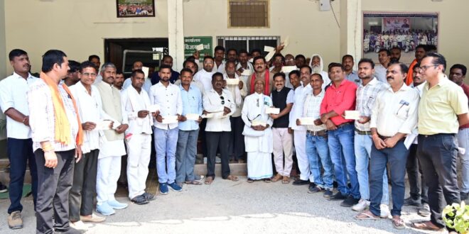 उपमुख्यमंत्री विजय शर्मा ने कबीर कुटियों को वाद्ययंत्रों के लिए 4.25 लाख रूपए का किया वितरण….