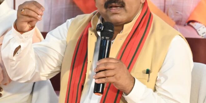 उप मुख्यमंत्री विजय शर्मा ने 30 पुनर्वासित युवाओं को बांटे टूलकिट और मोबाइल…..