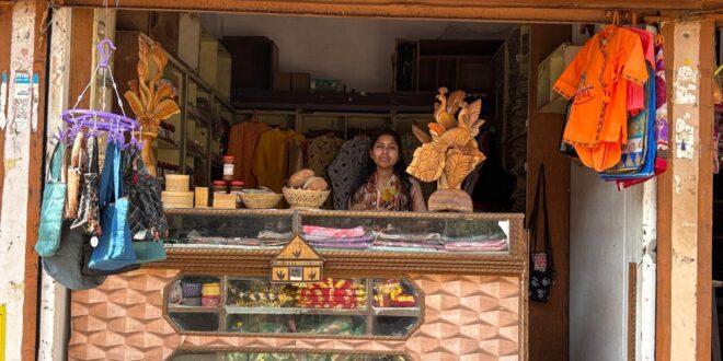 नाबार्ड की ‘ग्राम दुकान’ से स्व-सहायता समूह की महिलाएं बन रहीं आत्मनिर्भर, हुनर, कौशल और लघु उद्यम को मिल रहा सशक्त मंच, जीवन स्तर में हो रहा सुधार….