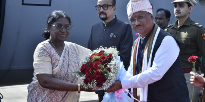 राष्ट्रपति द्रौपदी मुर्मू का जगदलपुर के मां दंतेश्वरी एयरपोर्ट में आत्मीय स्वागत….