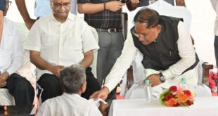 संवेदनशील नेतृत्व की मिसाल: मुख्यमंत्री विष्णु देव साय ने दिव्यांग चंदूलाल की सुनी पुकार, मिनटों में मिला समाधान….