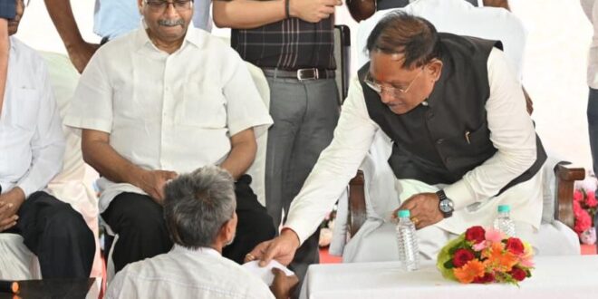 संवेदनशील नेतृत्व की मिसाल: मुख्यमंत्री विष्णु देव साय ने दिव्यांग चंदूलाल की सुनी पुकार, मिनटों में मिला समाधान….