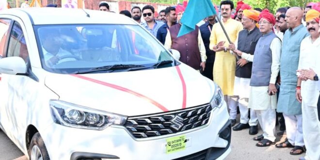 मुख्यमंत्री साय ने 4 शासकीय वाहनों को दिखाई हरी झंडी: राजस्व विभाग को मिले नए वाहन, प्रशासनिक कार्यों में आएगी तेजी और सहूलियत…..