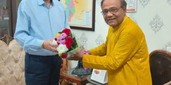 कुलपति प्रो. मनोज दयाल ने राज्यपाल रमेन डेका से की सौजन्य भेंट: पत्रकारिता विश्वविद्यालय के विकास पर चर्चा…..