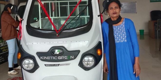 दिव्यांगता भी नहीं रोक सकी सायरा बनो का हौसला: सायरा बानो ई-रिक्शा चलाकर बनीं आत्मनिर्भरता की मिसाल….