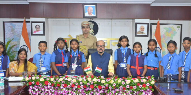 राज्यपाल रमेन डेका से धमतरी के सुदूर वनांचल क्षेत्र के प्रतिभाशाली बच्चों ने की आत्मीय मुलाकात….
