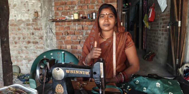 महतारी वंदन योजना ने संवारी भगवती की गृहस्थी, सिलाई मशीन से आसान हुईं स्वावलंबन की राह….