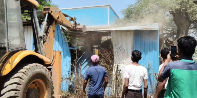जिला प्रशासन द्वारा अतिक्रमण हटाने की गई कार्रवाई की गई, ग्राम समोदा में हटाया गया अवैध कब्जा….