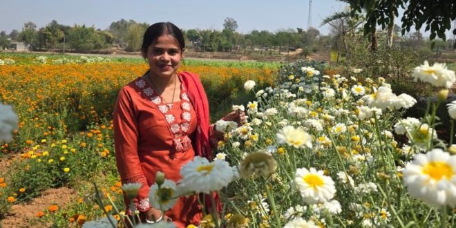 बिहान योजना से खिला रत्ना का भविष्य- फूलों की खेती से बनीं सफल उद्यमी….