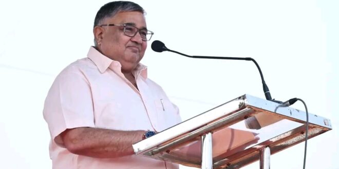 कैबिनेट मंत्री राजेश अग्रवाल ने चंदखुरी स्थित राज्य पुलिस अकादमी में प्रशिक्षण प्राप्त कर रहे युवा पुलिस अधिकारियों से की मुलाकात