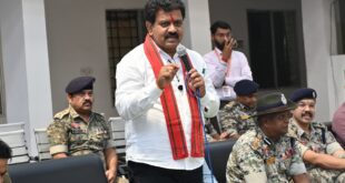 उपमुख्यमंत्री विजय शर्मा ने पुनर्वास केंद्र दंतेवाड़ा में युवाओं से की मुलाकात….