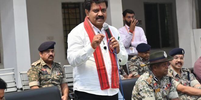 उपमुख्यमंत्री विजय शर्मा ने पुनर्वास केंद्र दंतेवाड़ा में युवाओं से की मुलाकात….