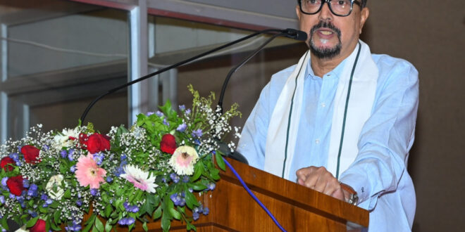 अपनी भावनाओं, दुख और खुशी को व्यक्त करने का सबसे सरल और सशक्त माध्यम हमारी मातृभाषा होती है- रमेन डेका….