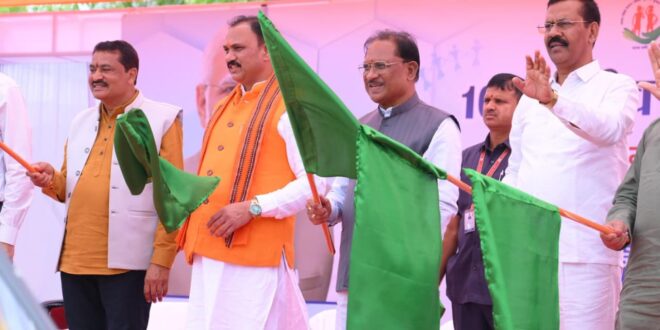 प्रदेश की लाइफलाइन हुई सशक्त: मुख्यमंत्री विष्णुदेव साय ने 370 नई एम्बुलेंस को दिखाई हरी झंडी…..