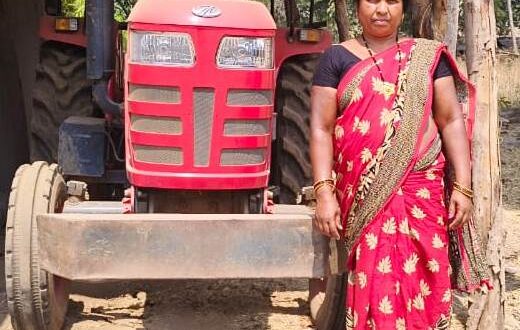 मजदूरी छोड़ राजकुमारी बनीं लखपति दीदी, बिहान से जुड़कर कर बनीं कार और ट्रेक्टर की मालकिन…..