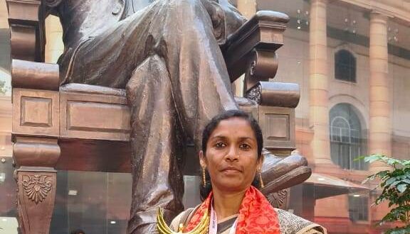 बस्तर की सरपंच जयंती कश्यप दिल्ली में हुई सम्मानित, जयंती के सशक्त नेतृत्व से बदली गांव की तस्वीर….