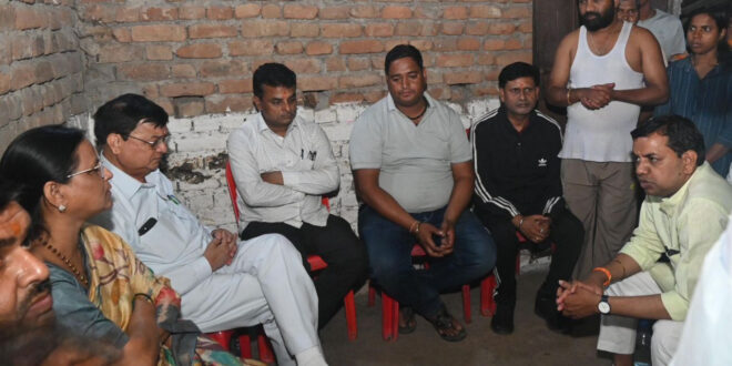 उद्योग मंत्री देवांगन ने शोकाकुल परिवार से मिलकर व्यक्त की गहरी संवेदना, संजय नगर वार्ड के लक्ष्मण बन बस्ती में दो दिन पूर्व बाउंड्रीवॉल डहने से मासूम की गई थी जान….