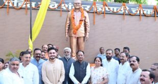 मुख्यमंत्री विष्णु देव साय ने अम्बिकापुर में भटगांव विधानसभा के पूर्व विधायक पंडित रविशंकर त्रिपाठी की प्रतिमा का किया अनावरण….