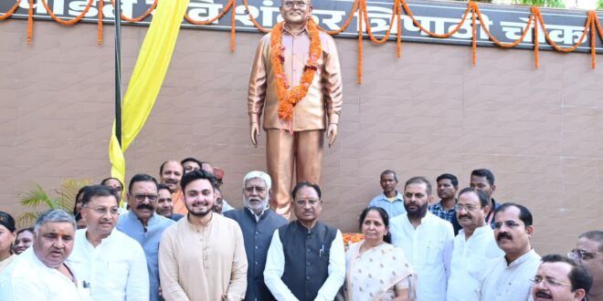 मुख्यमंत्री विष्णु देव साय ने अम्बिकापुर में भटगांव विधानसभा के पूर्व विधायक पंडित रविशंकर त्रिपाठी की प्रतिमा का किया अनावरण….