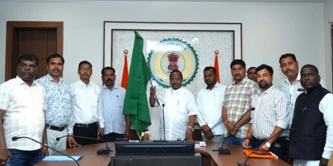 मंत्री नेताम ने बलरामपुर जिले के लिए वर्चुअल रूप से 9 नई एम्बुलेंस को दिखाई हरी झंडी…